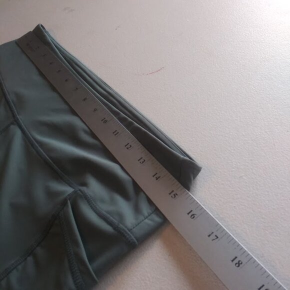 Avia women's size 1XL gray/olive green cropped leggings - Picture 8 of 13